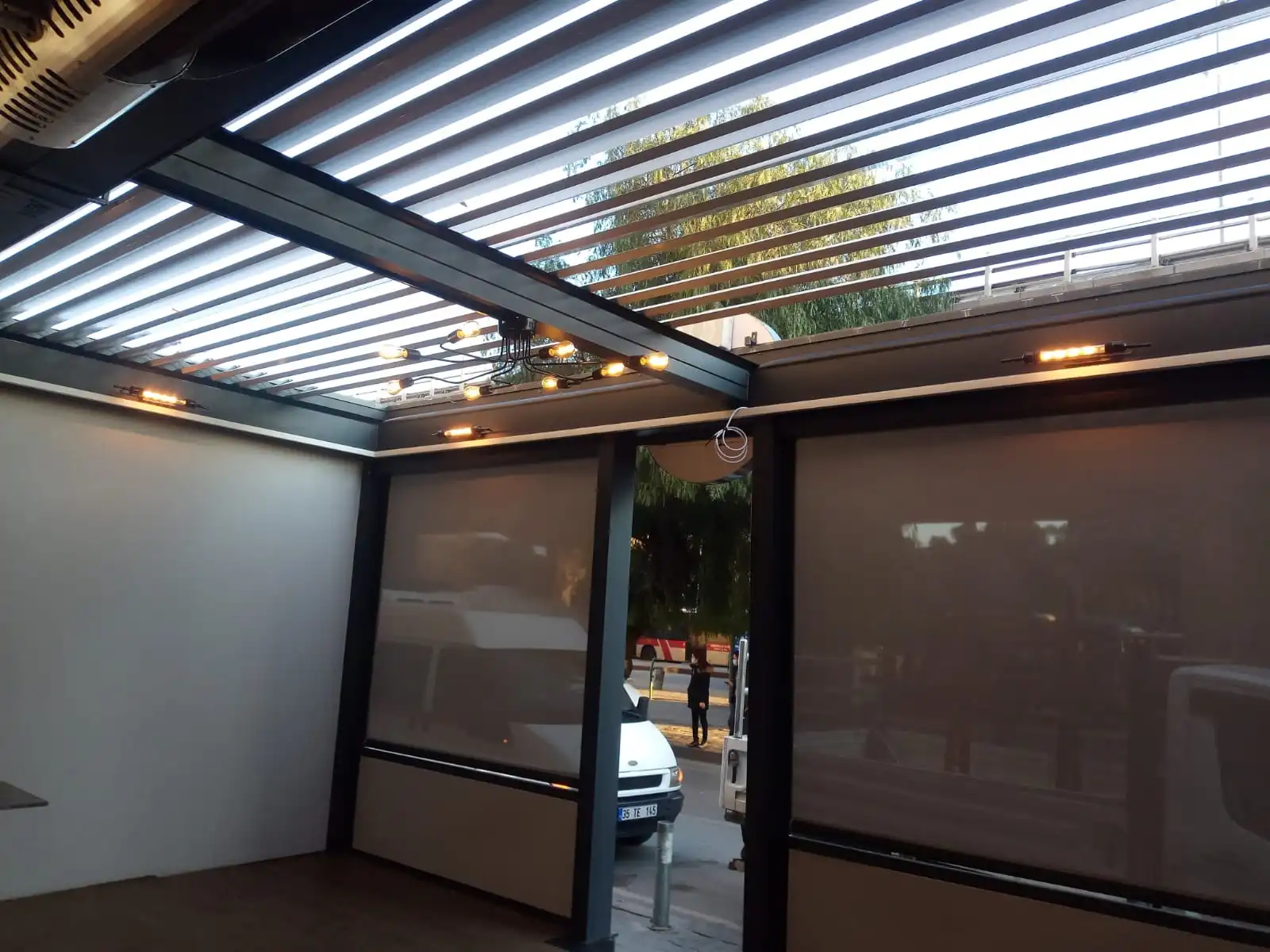 İzmir Bioklimatik Pergola
